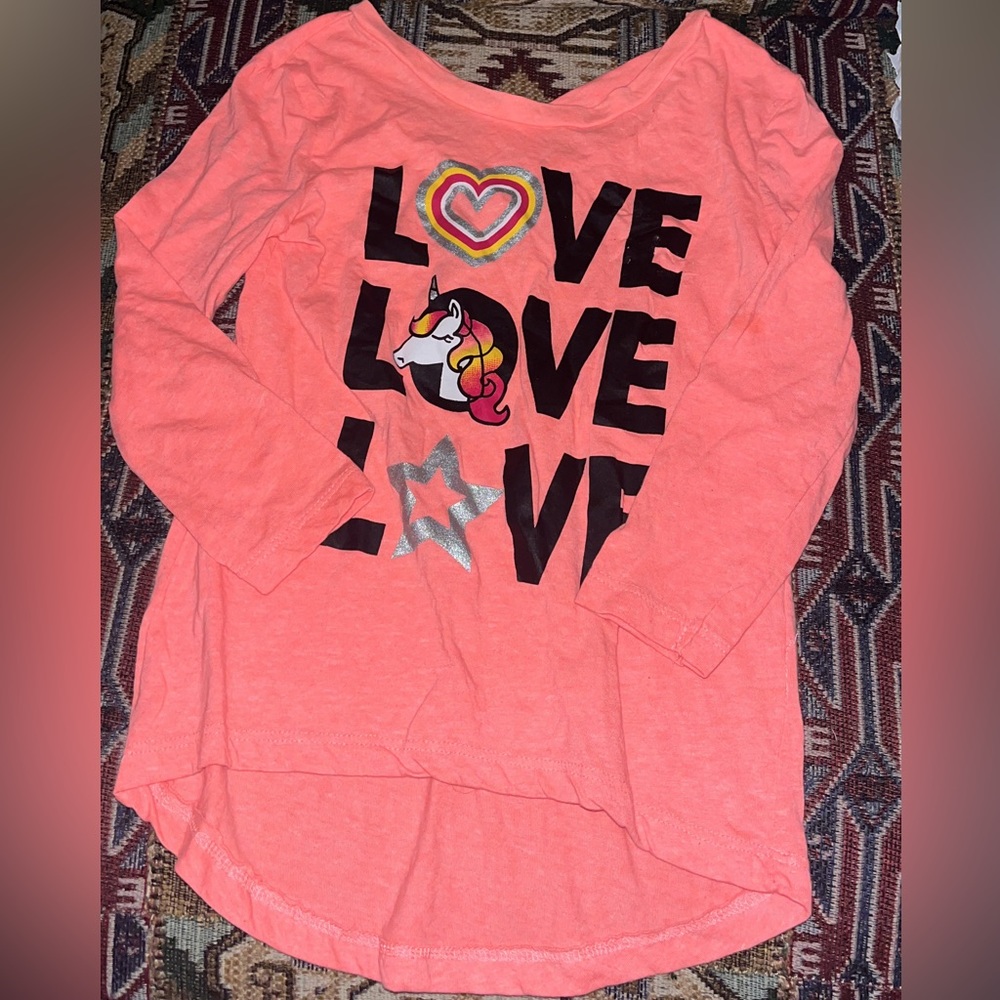 Size 4/5 long sleeve girls t with criss cross in the back